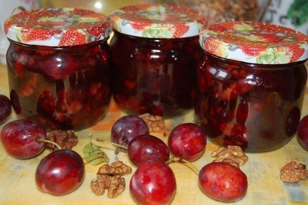 Джем из сливы с грецкими орехами